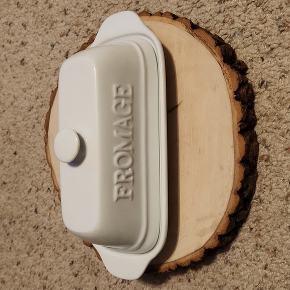 Gourmet du Village Cheese Formage White Lidded Baking Dish - Picture 1 of 5